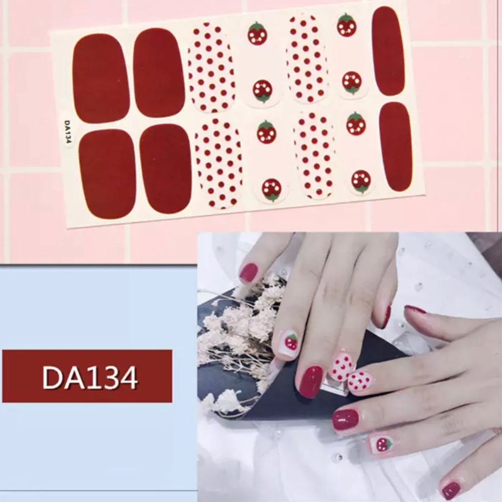 Cute Nail Strips Manicure